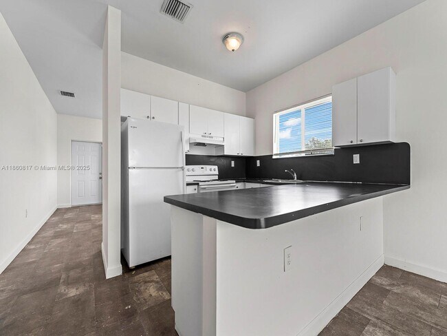 Building Photo - 1514 NW 5th Ave
