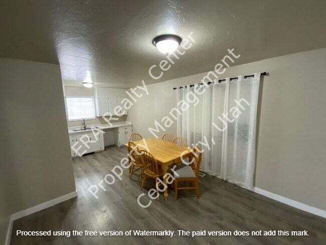Building Photo - 394 S 500 W