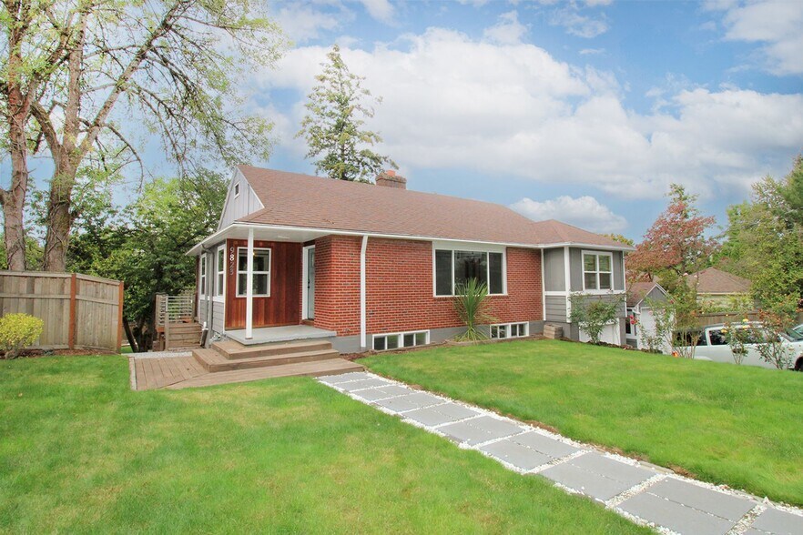 Building Photo - 9823 SW 55th Ave