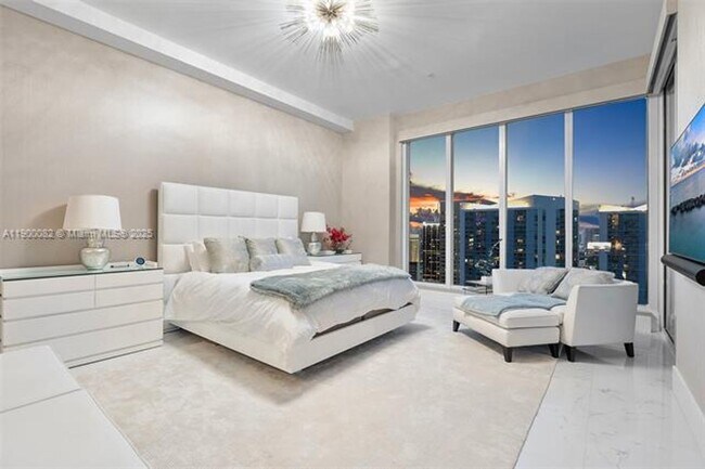 Building Photo - 900 Brickell Key Blvd