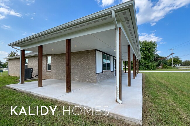 Building Photo - 12624 E Hefner Rd