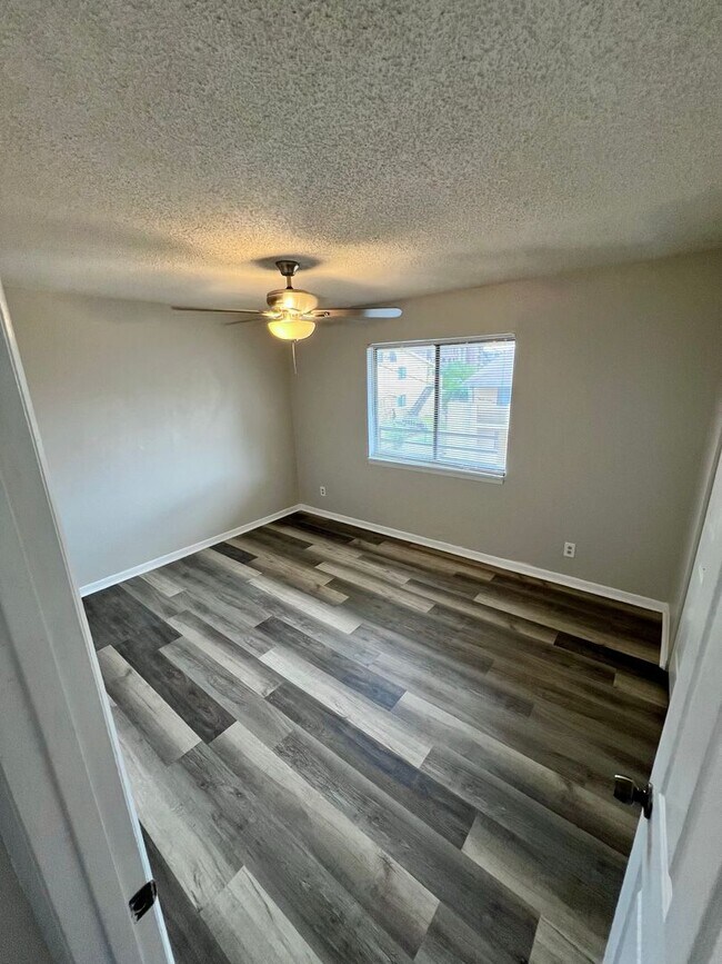 Building Photo - Available Summer 2026 2 BD / 1 BA Condo Walking Distance to FSU!