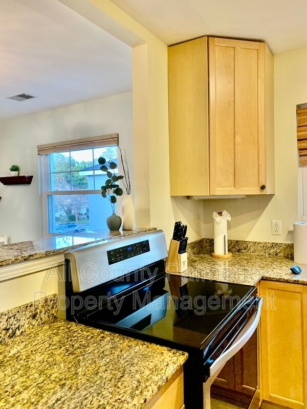 Building Photo - 213 Gordon St