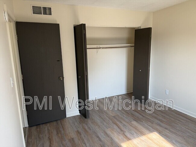 Building Photo - 4254 Bond St