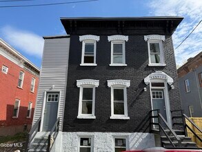 Building Photo - 30 Kline St