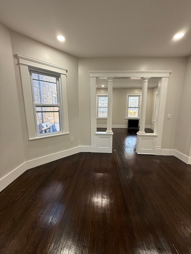 Building Photo - 438 Neville St