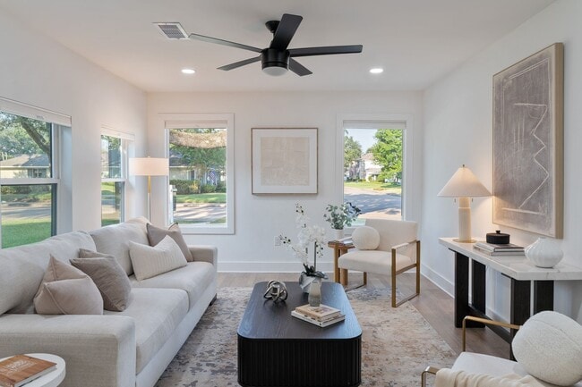 Building Photo - 2501 Briarhurst Dr