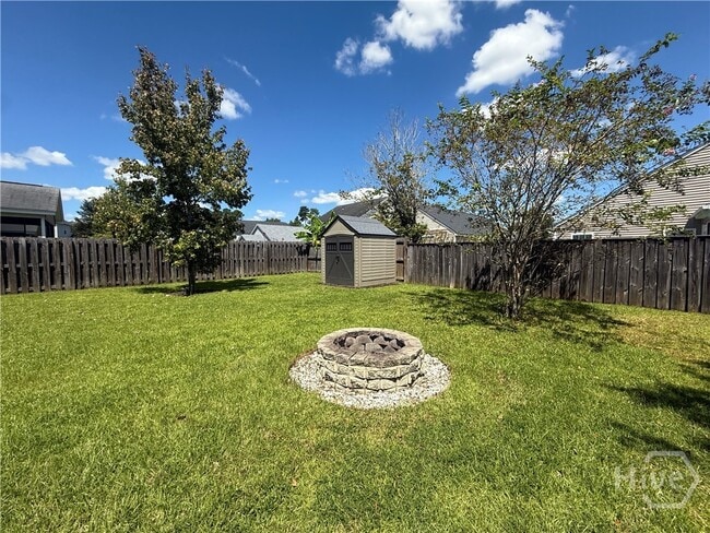 Building Photo - 426 Lions Den Dr