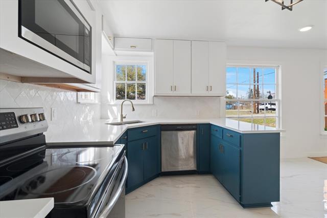 Building Photo - 602 W Pecan St