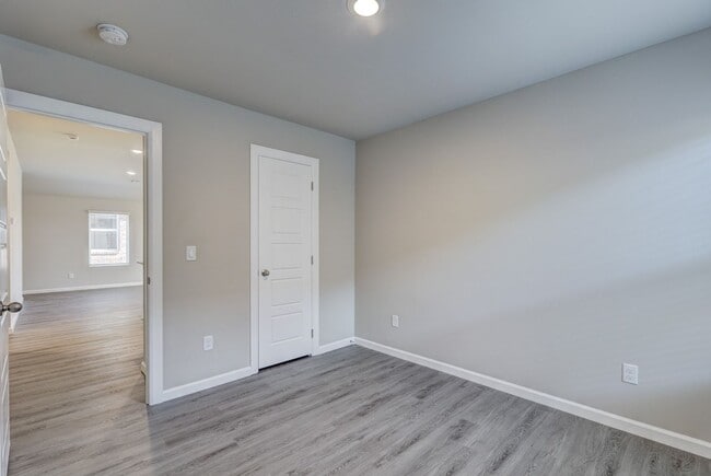 Building Photo - Newer Home for Rent in Mustang Schools! Up...