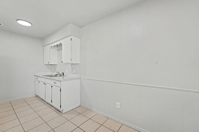 Building Photo - 1241-1247-1247 W Sunset Dr