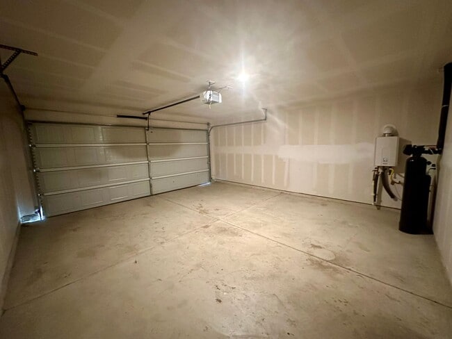 Building Photo - *Cozy 3/2 Single Story on Greenbelt* Gas C...