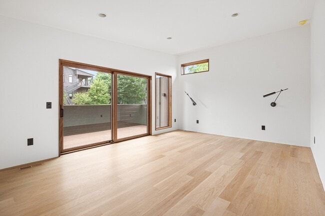 Building Photo - 1603 5th Ave N