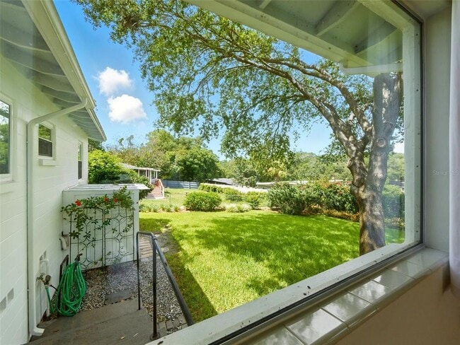 Building Photo - 1426 Crestview Dr