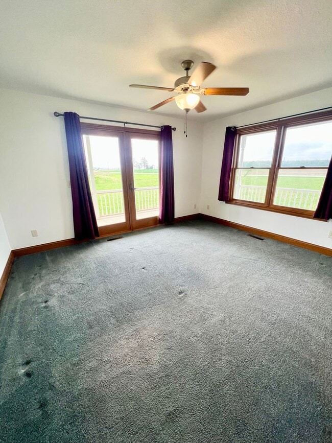 Building Photo - NEW LISTING! 3 Bedroom home