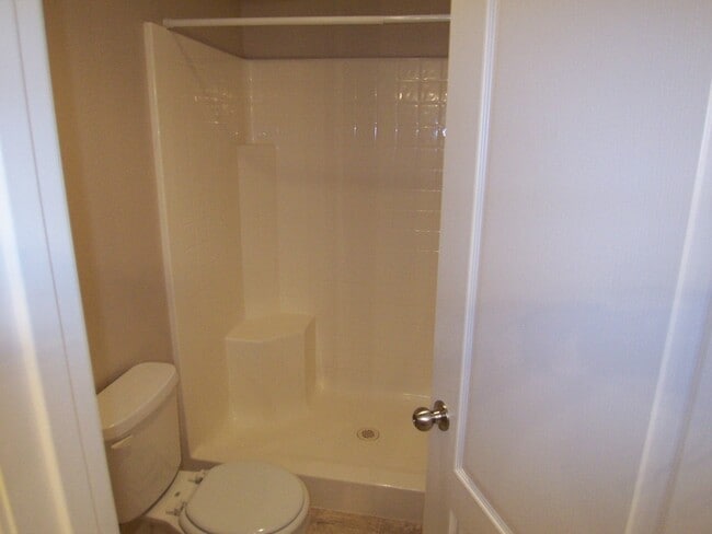 Building Photo - 1406 W Emerald Ave