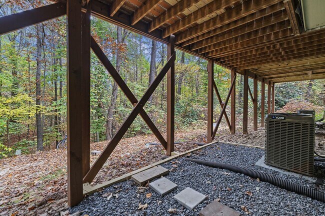 Building Photo - Park Flex Stays-Woodcroft Furnished Townhome! Utilities included - Available for variable term le...