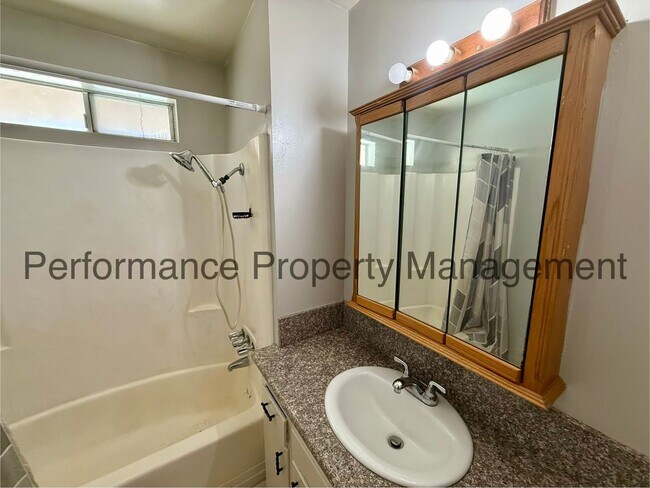 Building Photo - Cute 2 Story Condo in SW Bakersfield w/ Pool, RBP & $0 Deposit Option