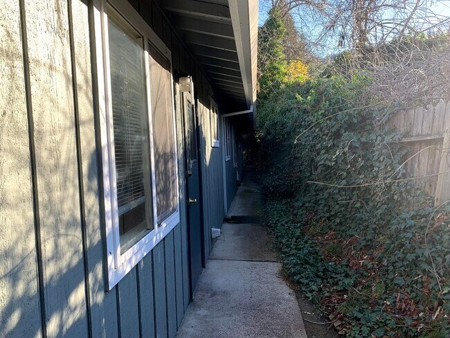 Building Photo - 801 Ashland St