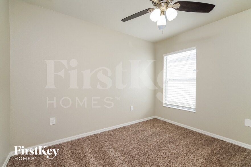 Building Photo - 881 Greenshank Dr