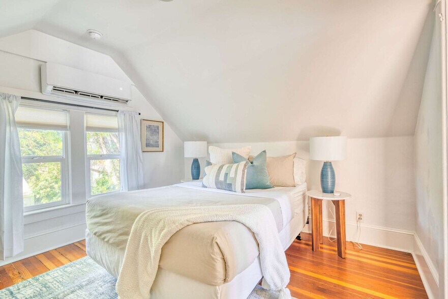 Building Photo - 4500 NE Garfield Ave.