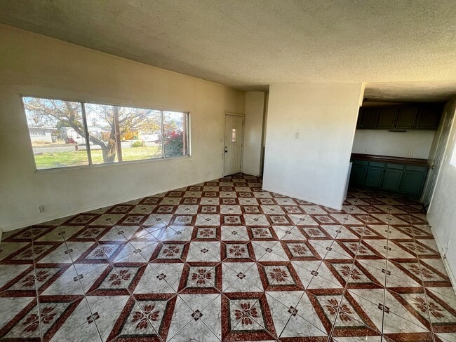 Building Photo - 2 Bedroom 1 Bath - Clean and Close To 29 Palms Marine Base