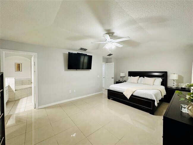 Building Photo - 8885 Palisades Beach Ave