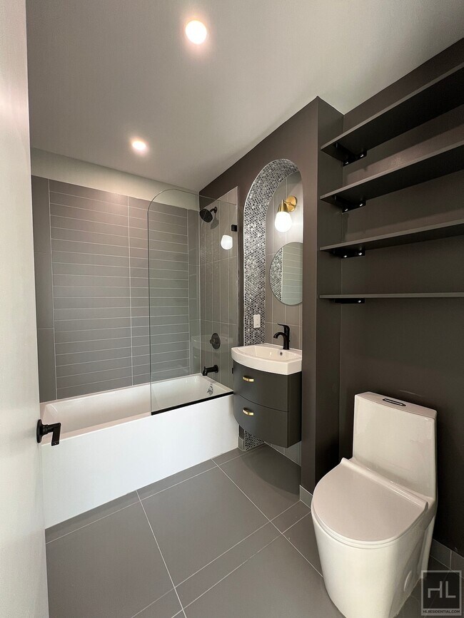 Building Photo - NEW YORK AVENUE