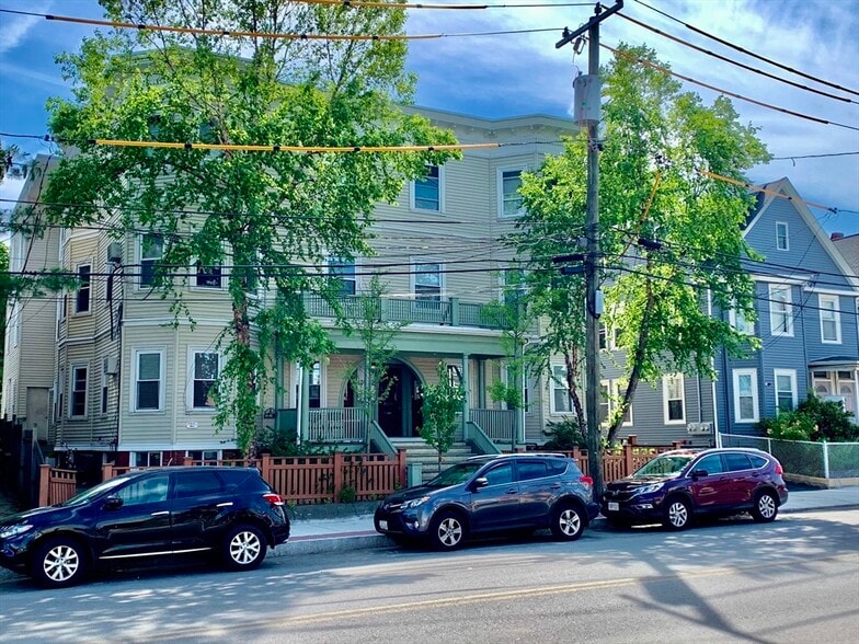 Building Photo - 51 Beacon St