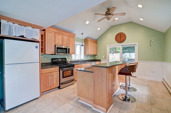 Building Photo - 30 Thayer Ave