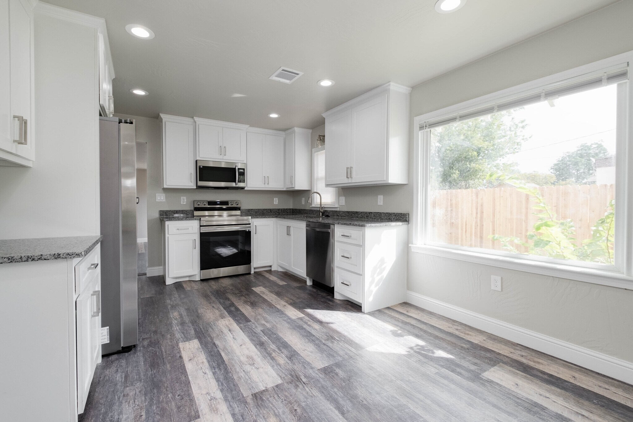 Building Photo - 2007 7th Ave