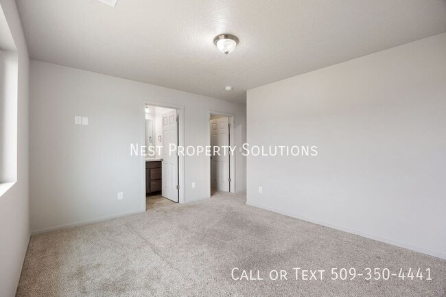 Building Photo - 935 E Mt. Adams St