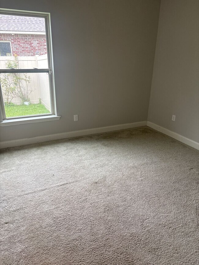 Building Photo - Beautiful 3-bedroom/2-bath D'Iberville