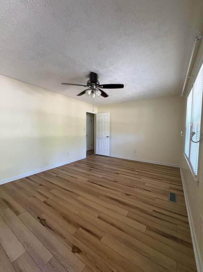 Building Photo - SG11200B