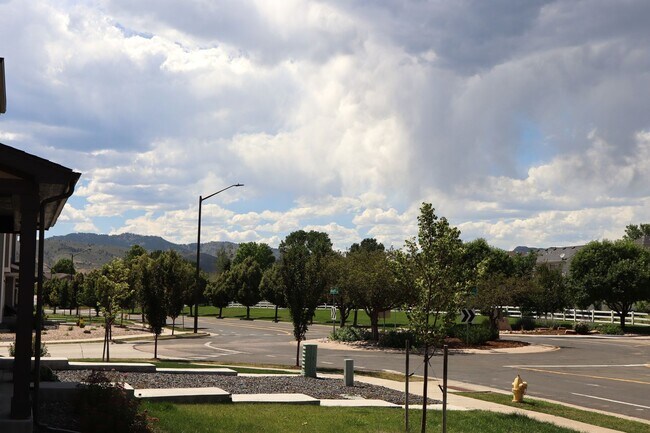 Building Photo - Elegant 3BR Townhome | Short-Term Lease