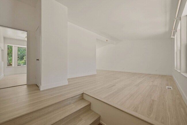 Building Photo - 3-Bedroom, 2-Bath Brown's Valley Home with Separate Owner Suite