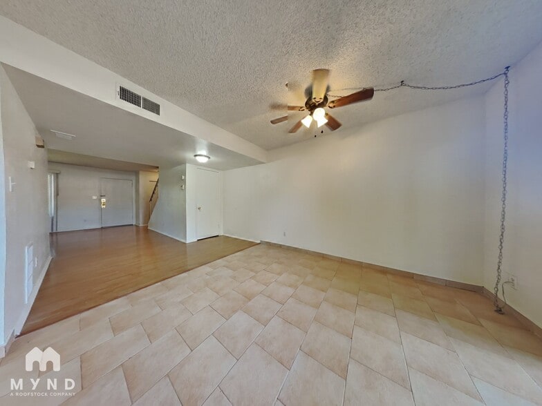 Building Photo - 4305 W Solano Dr N