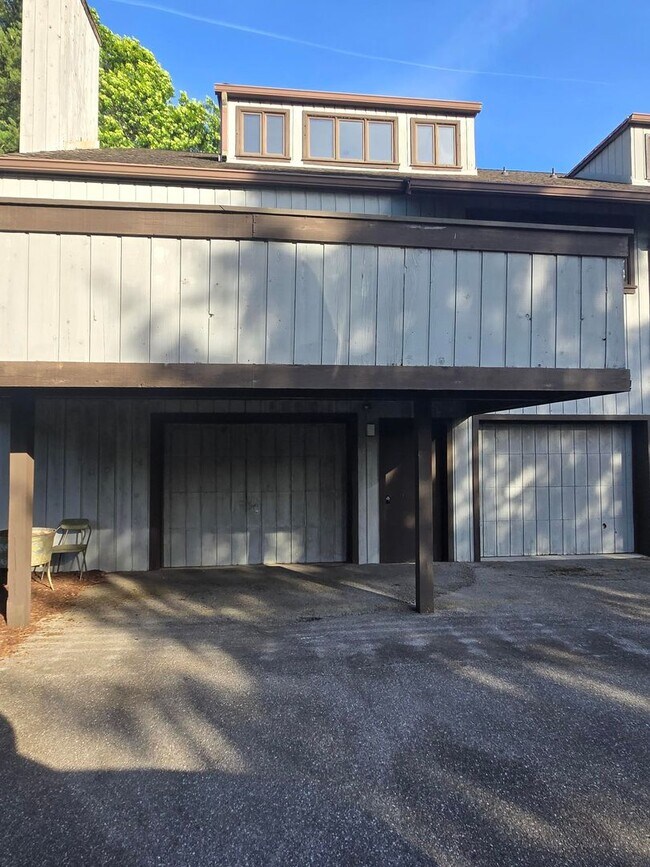 Building Photo - Spacious 3-Bedroom Condo in Gated Community – Modern Comfort & Convenience!