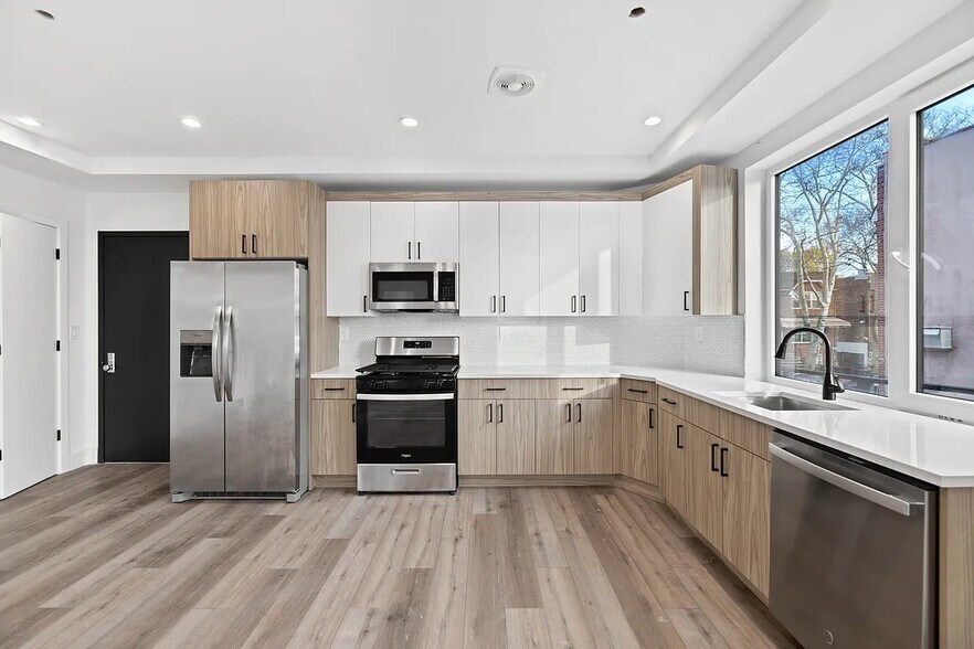 Building Photo - 2454 E 15th St