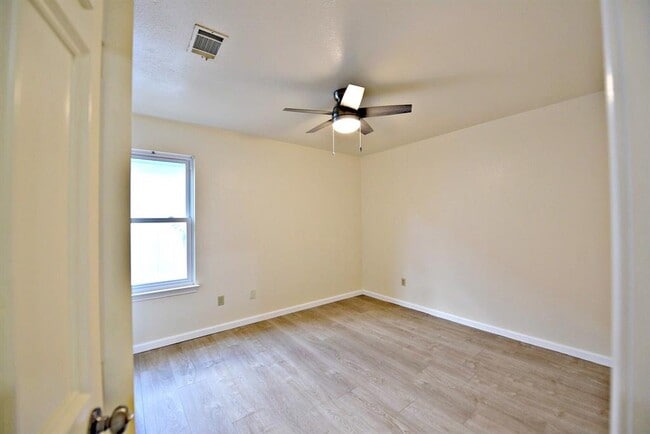 Building Photo - 6606 Hondo Bend