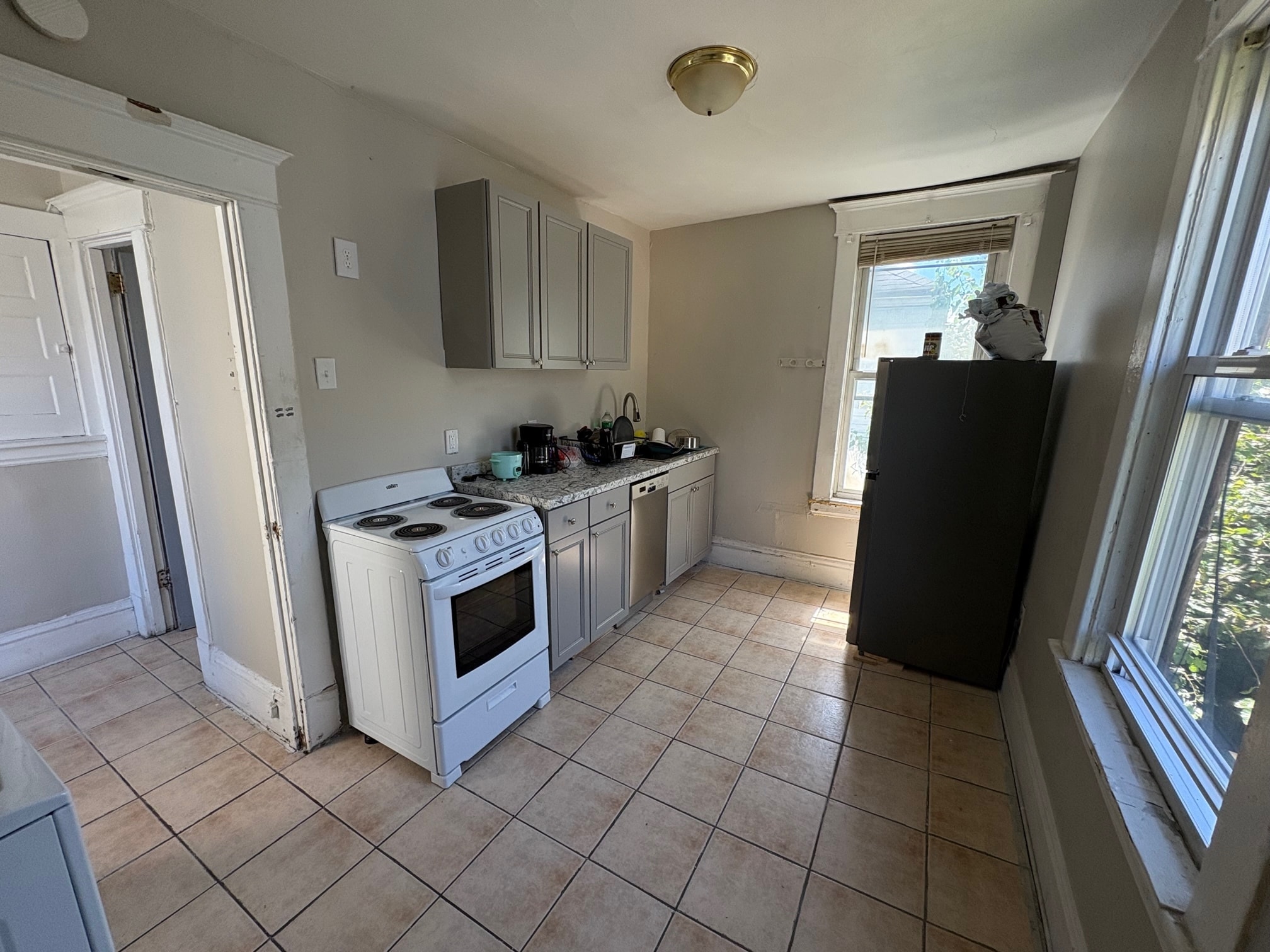 Building Photo - 207 Dunseith St