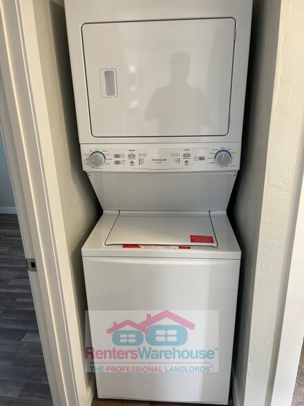 Building Photo - 190 S 1680 W