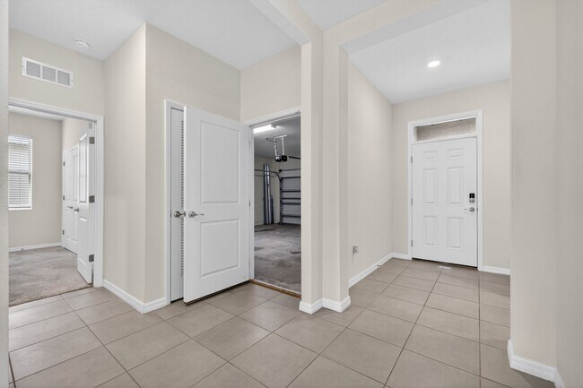 Building Photo - 4 Bedroom in Gated Community!