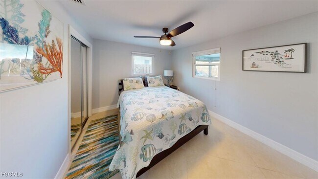 Building Photo - 560 E Valley Dr