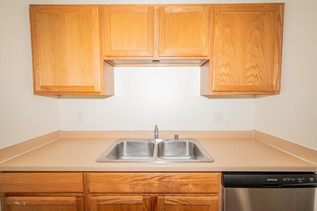 Building Photo - 1205 Emerald Terrace