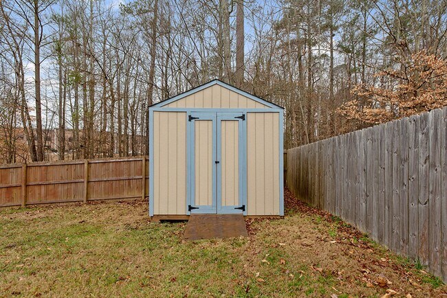 Building Photo - Great Home with Fenced Yard!