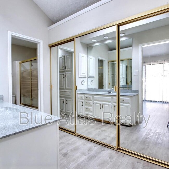 Building Photo - 712 Via Miramonte