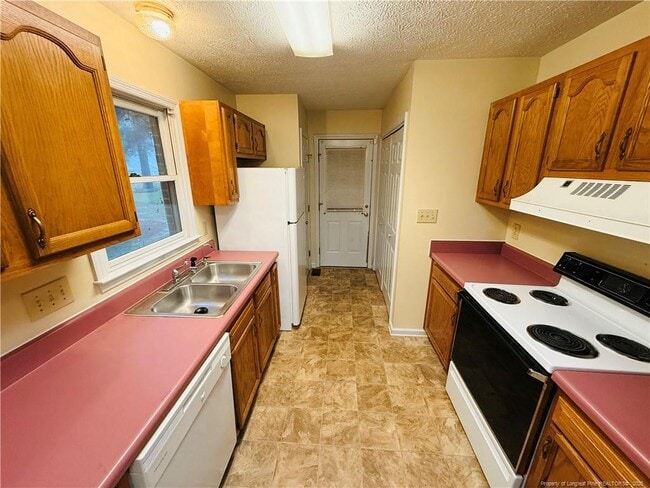 Building Photo - 5086 Summer Ridge Rd