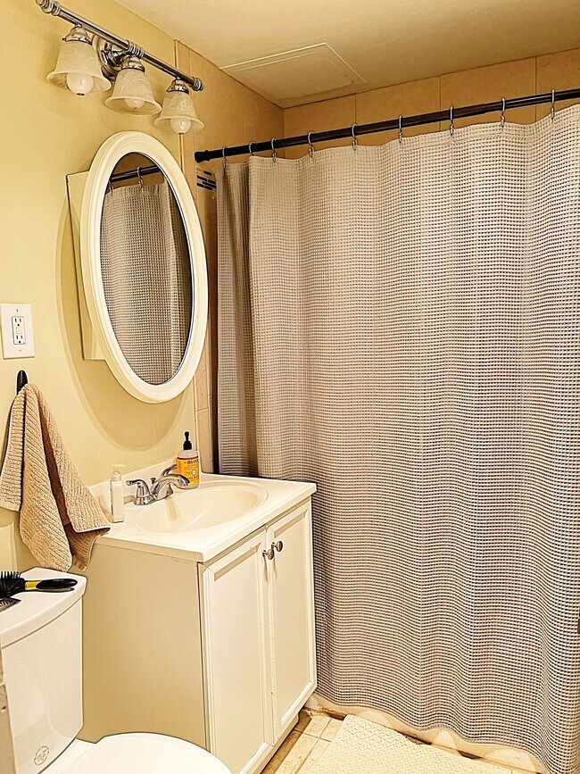 Building Photo - 40 Owen St