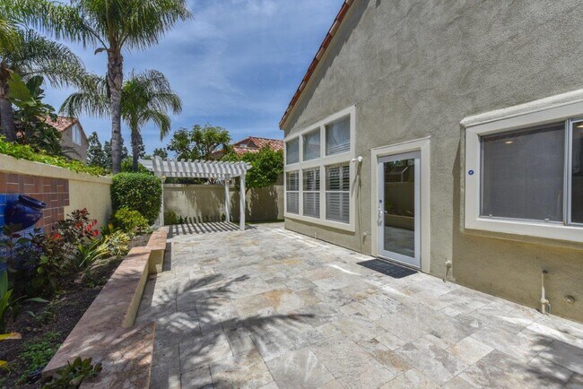 Building Photo - 9 Las Cruces